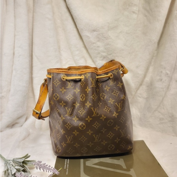 Authentic Louis Vuitton Petit Noe bucket shoulder bag - Picture 2 of 16